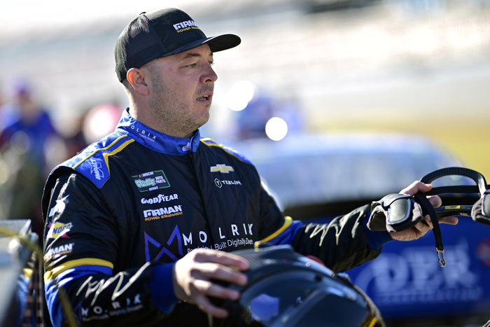 Patrick Emerling holding his helmet beside the car at Talladega · Photo: NKP